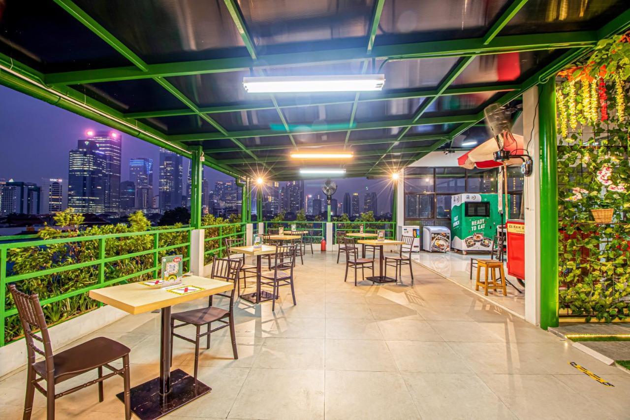 De 80'S Genteng Ijo Jakarta Exterior photo